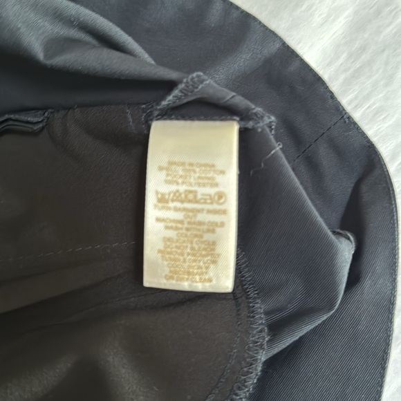 Kate Spade SZ. 10 Navy skirt - Picture 5 of 6